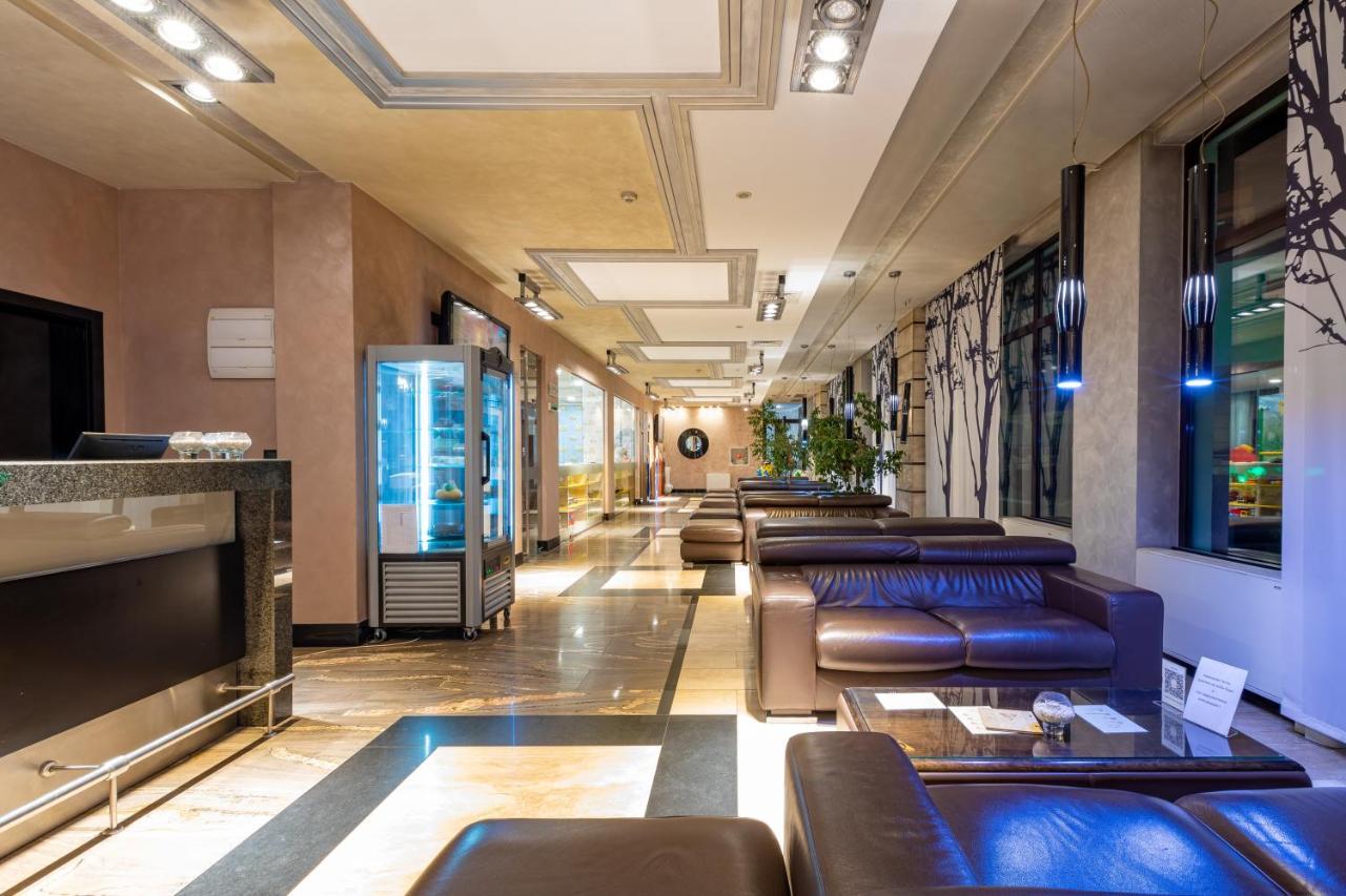 Spa Hotel Persenk Devin Exterior foto The interior of the hotel