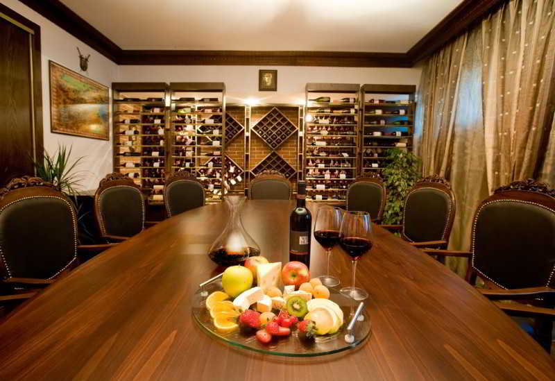 Spa Hotel Persenk Devin Restaurant foto Wine tasting room